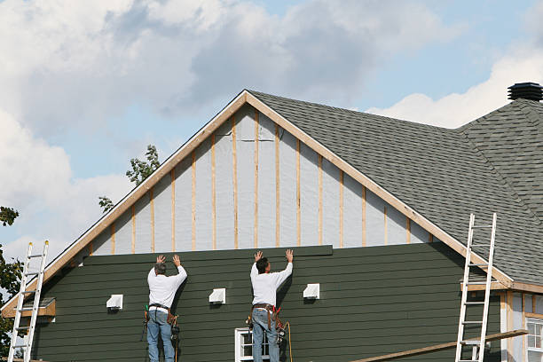 Professional Siding Installation technician working in Chesterfield, IN